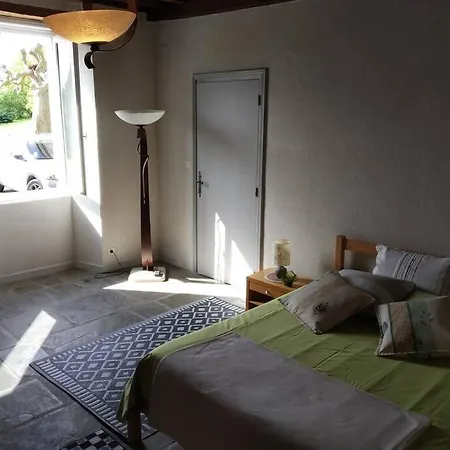 Entier Dans Un Ecrin De Verdure * Bidos